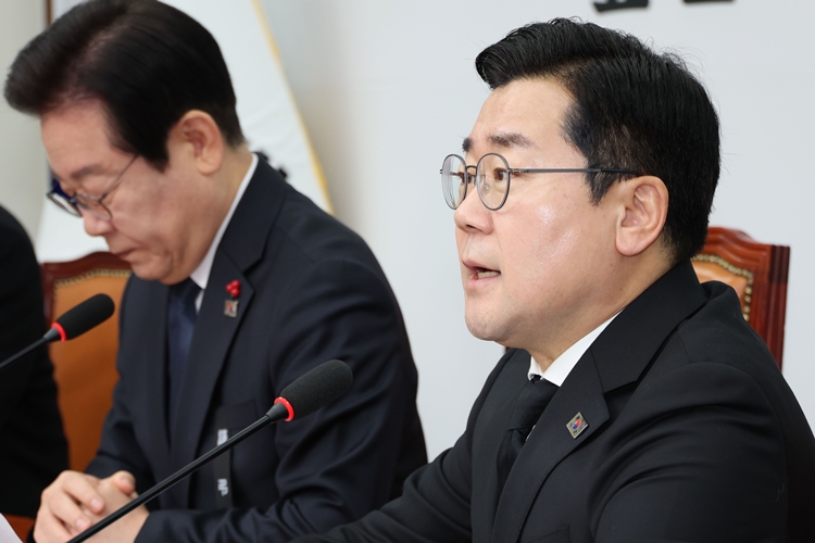 박찬대 더불어민주당 원내대표가 3일 오전 국회에서 열린 최고위원회의에서 발언하고 있다. / 뉴시스