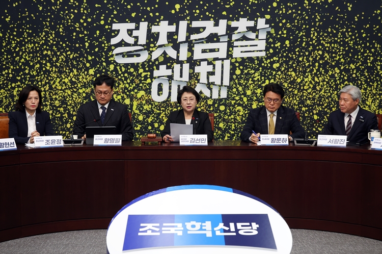 김선민 조국혁신당 대표 권한대행이 6일 국회에서 열린 최고위원회의에서 발언하고 있다. / 뉴시스