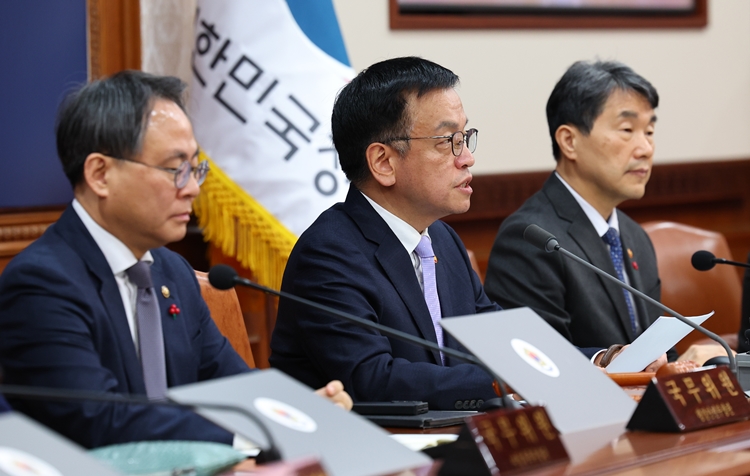 최상목 대통령 권한대행 부총리 겸 기획재정부 장관이 7일 정부서울청사에서 열린 국무회의에서 발언하고 있다. / 뉴시스