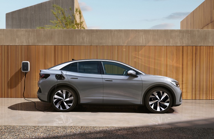 폭스바겐 쿠페형 SUV 전기차 ID.5의 국내 주행거리 인증은 복합 434㎞로 통과했다. 이는 기존 전기차 모델 ID.4 대비 10㎞ 이상 더 주행할 수 있는 성능이다. / 폭스바겐코리아