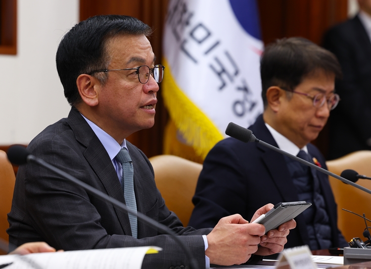 최상목 대통령 권한대행 부총리 겸 기획재정부 장관이 9일 서울 세종로 정부서울청사에서 열린 국정현안조정회의 겸 경제관계장관회의에서 발언하고 있다. / 뉴시스