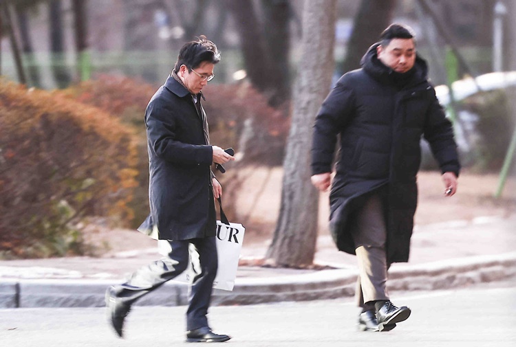 오동운 고위공직자범죄수사처(공수처) 처장이 15일 오전 경기 과천시 공수처로 출근 하고 있다. /뉴시스