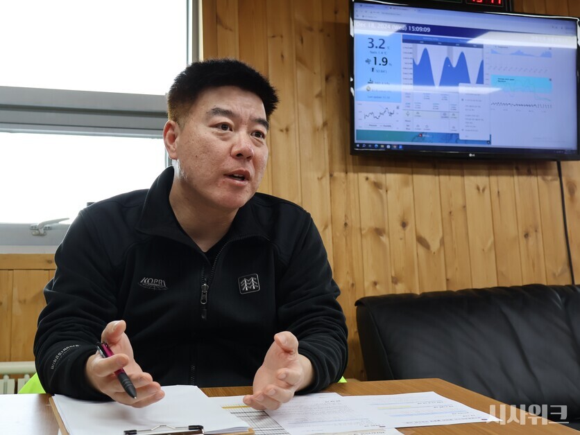 남극 장보고과학기지에서 월동 경험이 있는 김원준 대장은 이번 세종과학기지에서는 “대장으로서 월동을 임하는 각오는 남다르다”며 “무엇보다 연구활동이 가능한 하계기간에 기초과학연구가 성과를 낼 수 있도록 최선을 다해 지원하는 것이 목표”라고 각오를 밝혔다. / 사진=남극특별취재팀