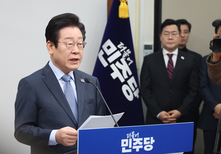 이재명 더불어민주당 대표가 23일 국회에서 현안 기자회견을 하고 있다. / 뉴시스