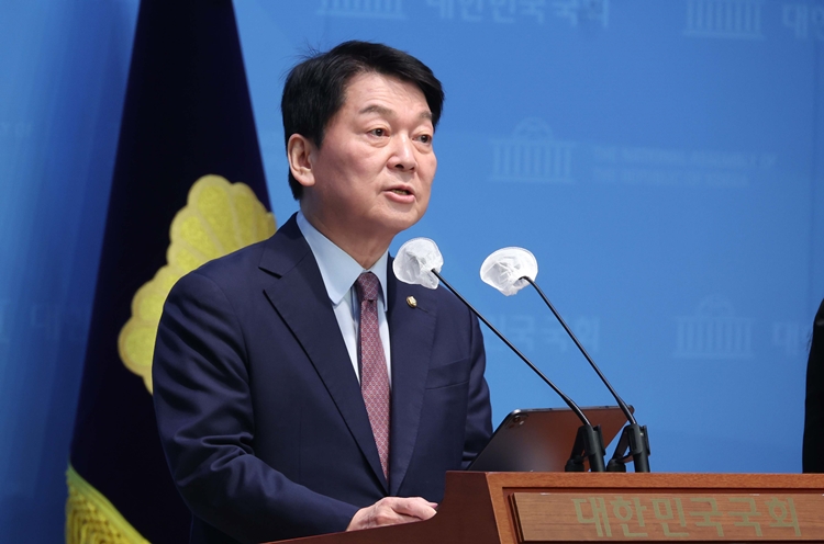 안철수 국민의힘 의원이 3일 오전 서울 여의도 국회 소통관에서 개헌 관련 입장발표를 하고 있다. / 뉴시스