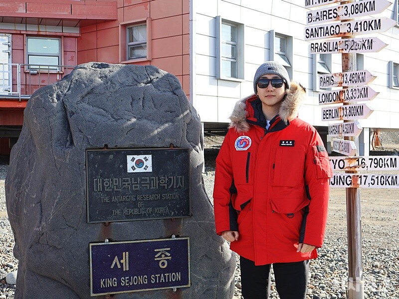 극지연구소에 입사하는 순간부터 남극을 생각한 청년이 있다. 남극세종과학기지 제38차 월동연구대 황의현 총무다. 그는 월동대장을 보좌하며 기지 전반의 행정 처리와 물자 관리를 담당한다. / 사진=남극특별취재팀