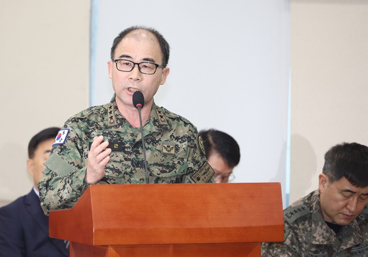 곽종근 전 특수전사령관이 4일 서울 여의도 국회에서 열린 윤석열 정부의 비상계엄 선포를 통한 내란혐의 진상규명 국정조사특별위원회의 2차 청문회에서 의원 질의에 답하고 있다.  /뉴시스