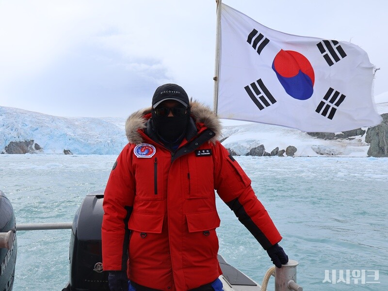 2015년 제28차 월동연구대 대기과학 대원이었던 오영식 대원은 2025년 제38차 월동연구대 대기과학 대원으로 다시 남극에 돌아왔다. 그는 이제 연구반을 이끄는 연구반장이다. / 사진=남극특별취재팀