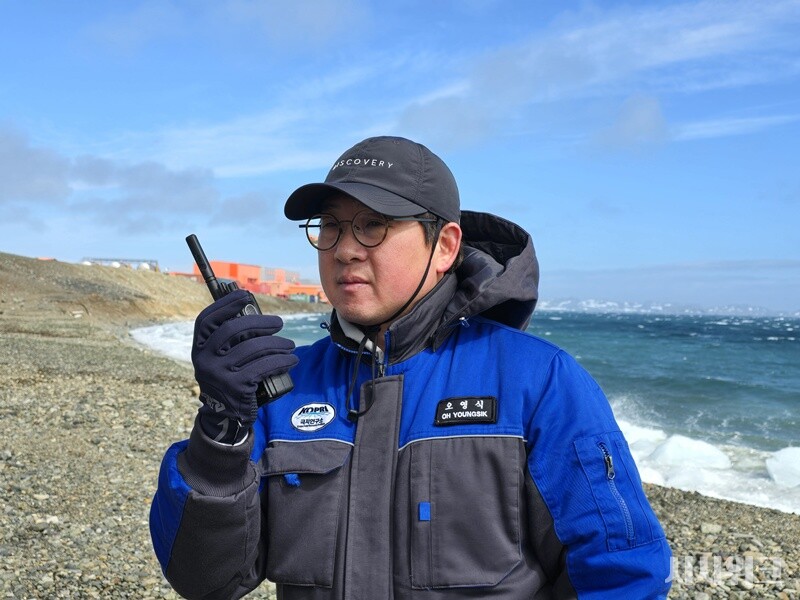 남극세종과학기지 대기과학 대원은 대기 측정과 관련한 △관측장비 유지‧보수△데이터 취합 △대기 시료 채집 △대기과학 연구인력 지원 등의 업무를 담당한다. / 사진=남극특별취재팀