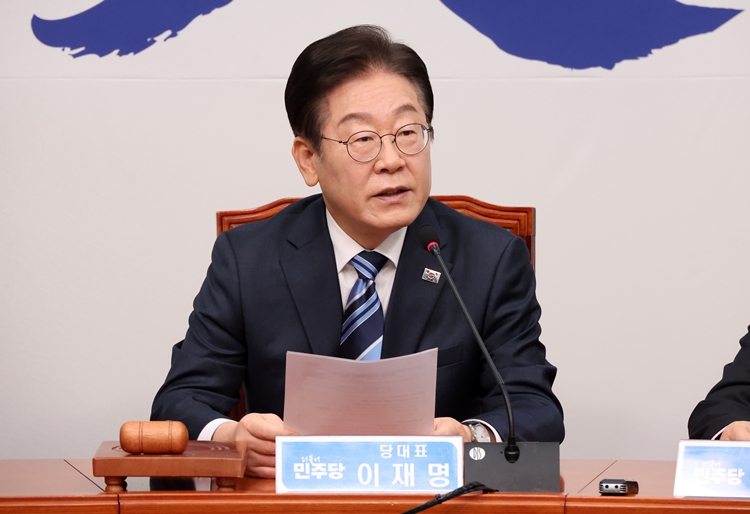 이재명 더불어민주당 대표가 17일 오전 국회에서 열린 최고위원회의에서 발언하고 있다. / 뉴시스