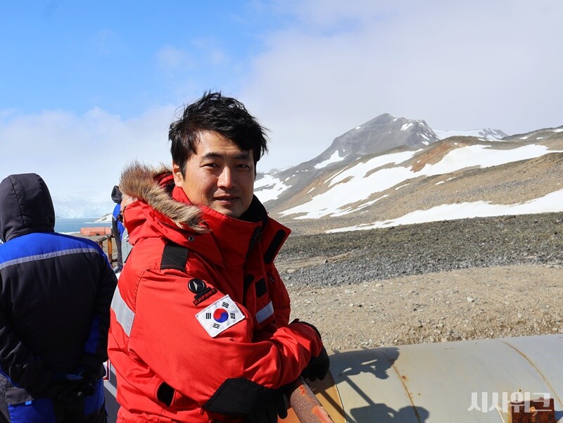 제주도에서 태풍 경로 파악 및 예보 업무를 담당하던 고경준 태풍예보관은 올해는 남극에 머문다. 남극세종과학기지 제38차 월동연구대 기상 대원으로 근무한다. / 사진=남극특별취재팀