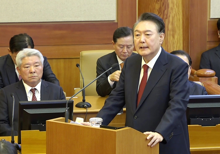 윤석열 대통령이 25일 서울 종로구 헌법재판소에서 열린 자신의 탄핵심판 11차 변론에서 최종변론을 하고 있다./ 헌법재판소 제공