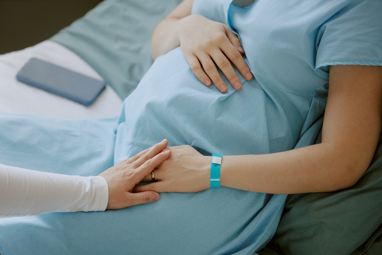 4일 '의료사고 피해구제 및 의료분쟁 조정 등에 관한 법률 시행령' 일부 개정령안이 의결됨에 따라 오는 7월 1일부터 분만사고로 인한 보상한도가 최대 3억 원으로 대폭 상향된다. / 게티이미지뱅크