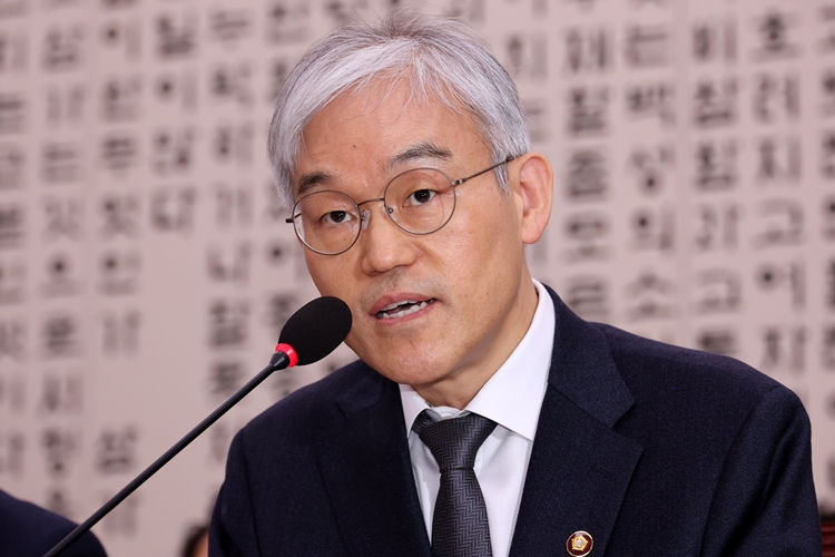 천대엽 법원행정처장이 지난 12일 국회에서 열린 법제사법위원회 전체회의에서 의원 질의에 답변하고 있다. / 뉴시스