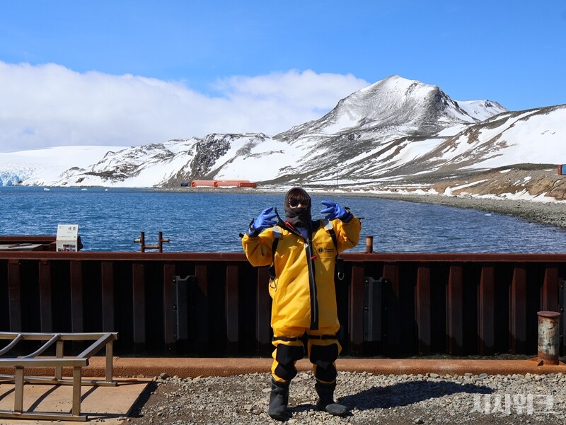 안승민 대원은 누구보다 적극적으로 현장 업무에 나선다. 베테랑 남성 대원도 어려워하는 해상작업 보조요원 역할도 마다하지 않는다./ 사진=남극 특별취재팀