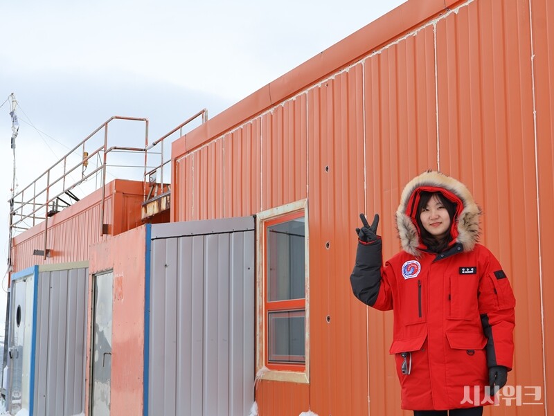 안승민 대원은 세종기지 제38차 월동연구대의 홍일점이자 막내다. 하지만 누구보다 강한 의지를 가진 월동대원이다. 한번 목표를 잡으면 성공과 실패에 상관하지 않고 앞으로 나아간다는 것이 안승민 대원의 좌우명이다. / 사진=남극특별취재팀