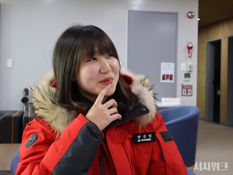 남극은 지구상에서 가장 공기가 깨끗한 지역이다. 때문에 밤하늘을 관측하기에 안성맞춤이다. 우리나라 역시 남극 우주하늘을 관측하기 위한 연구시설이 남극세종과학기지와 장보고과학기지에서 운영되고 있다. 이번 세종기지 38차 월동연구대에선 안승민 고층대기 대원이 우주관측 연구 임무를 맡게 됐다. / 사진=남극특별취재팀