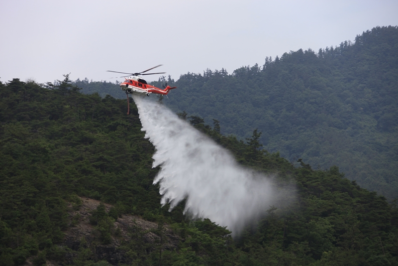 KAI(한국항공우주산업)는 산불 피해 지역 복구 및 주민 지원을 위한 성금 3억원을 기부했다고 28일 밝혔다. 또한 사내 T/F를 긴급 가동해 재난 상황 조기 종결에 총력을 기울이고 있다고 전했다./ 한국항공우주산업
