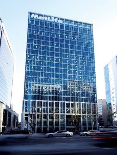 메트라이프생명은 최근 영남권에서 발생한 대규모 산불 피해의 빠른 복구를 위해 1억원을 기부했다고 31일 밝혔다. / 메트라이프생명