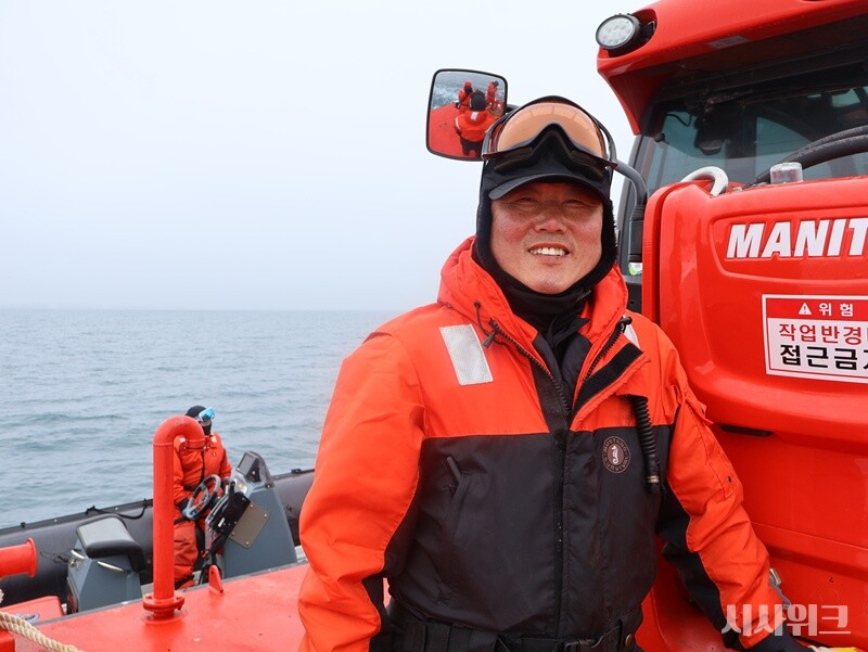 남극의 월동대는 한정된 자원으로 1년을 버텨야 한다. 이성수 대원은 이런 극한의 환경 속에서 세종기지 내 모든 시설과 장비를 관리하고 수리하는 전문가다./ 사진=남극특별취재팀