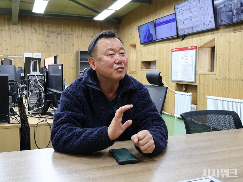 이성수 대원은 “세종기지와 장보고기지의 가장 큰 차이는 밤 길이의 차이로 세종은 낮만 있고 장보고는 밤만 있을 정도로 느낀다”며 “하지만 이 차이 덕분에 세종기지선 다양한 활동을, 장보고는 오로라를 가까이에서 볼 수 있는 장점이 있다”고 말했다./ 사진=남극특별취재팀