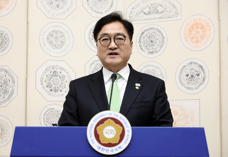 윤석열 전 대통령이 파면된 4일 우원식 국회의장이 국회에서 대국민 특별담화를 하고 있다. / 뉴시스