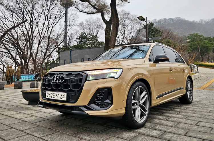 아우디가 지난해 12월 출시한 Q7 55 TFSI 콰트로 프리미엄 부분변경 모델은 동급 경쟁 모델들 중 심플하면서도 럭셔리한 SUV로 평가된다. / 제갈민 기자