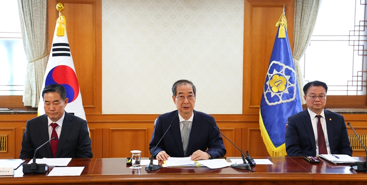 한덕수 대통령 권한대행 국무총리가 윤석열 전 대통령이 파면된 지난 4일 서울 정부서울청사에서 열린 국가안전보장회의(NSC)에서 발언하고 있다. / 뉴시스