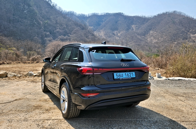 더 뉴 아우디 Q6 e-트론 후면 디자인은 아우디의 전기차 Q4 e-트론 및 Q8 e-트론 등과 닮았다. / 원주=제갈민 기자