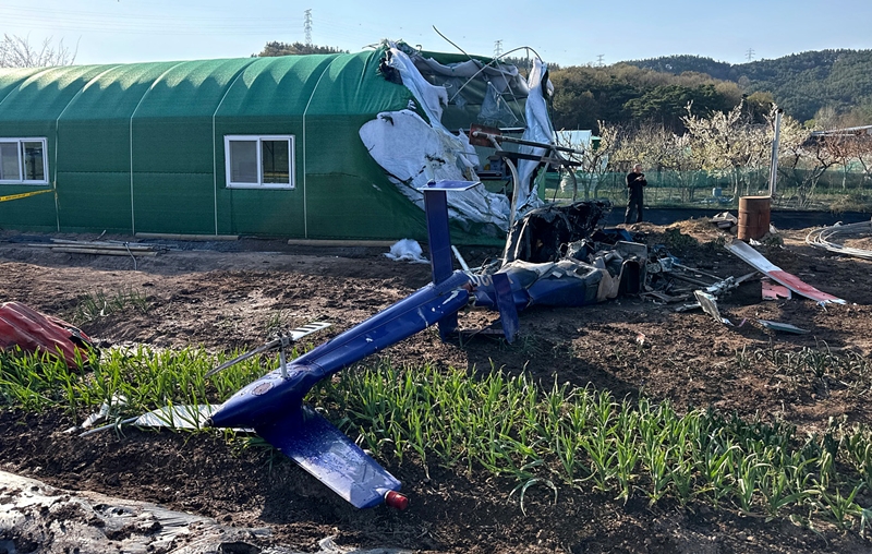 오래된 임차헬기는 산불 현장 투입 시 큰 사고로 이어지고 있다. 지난 6일 대구시 북구 서변동에서 산불 진화에 투입됐던 헬기가 추락, 조종사 1명이 사망한 사고가 발생했다. 산림청에 따르면 해당 헬기는 기령이 무려 44년이나 된 노후 헬기였다./ 뉴시스