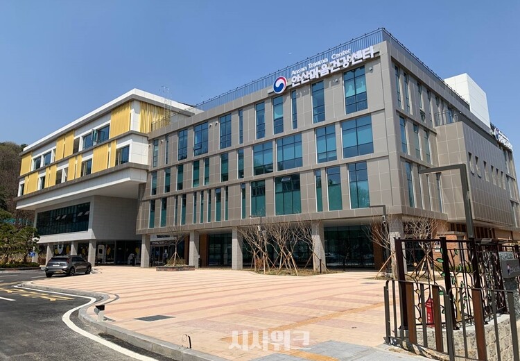 세월호 참사 직후 비상체제로 시작해 현재까지 피해자 및 유가족에 대한 심리지원을 이어오고 있는 안산마음건강센터는 최근 확장·이전해 새롭게 개소했다. / 사진=안혜림·임다영·홍서연 인턴기자