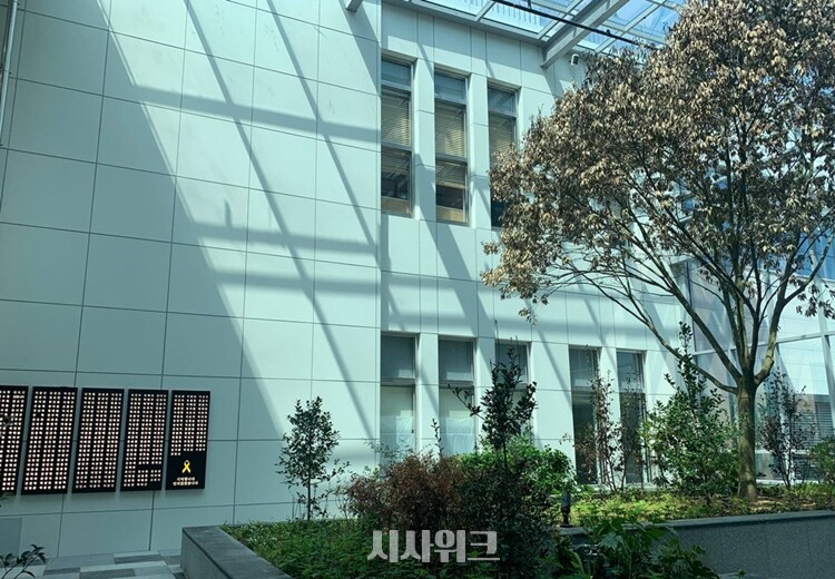 안산마음건강센터 1층 중앙엔 실내 추모공원이 마련돼있다. / 사진=안혜림·임다영·홍서연 인턴기자