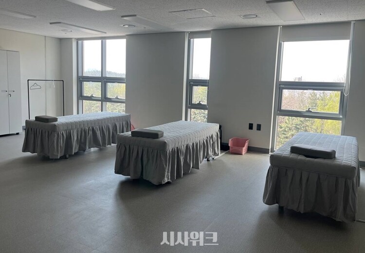 신체적 긴장을 풀어주는 치료 및 프로그램은 심리지원에 대해 닫혀있던 세월호 참사 피해자들의 마음을 열어주는 주요 계기가 됐다. / 사진=안혜림·임다영·홍서연 인턴기자