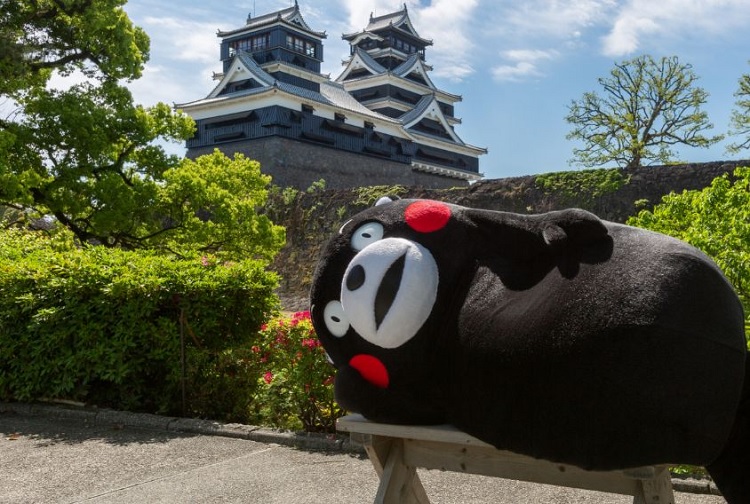 대한항공이 27년 만에 인천∼구마모토 노선에 복항한다. 사진은 구마모토성과 지역 마스코트 쿠마몬. / 일본 쿠마몬랜드 홈페이지