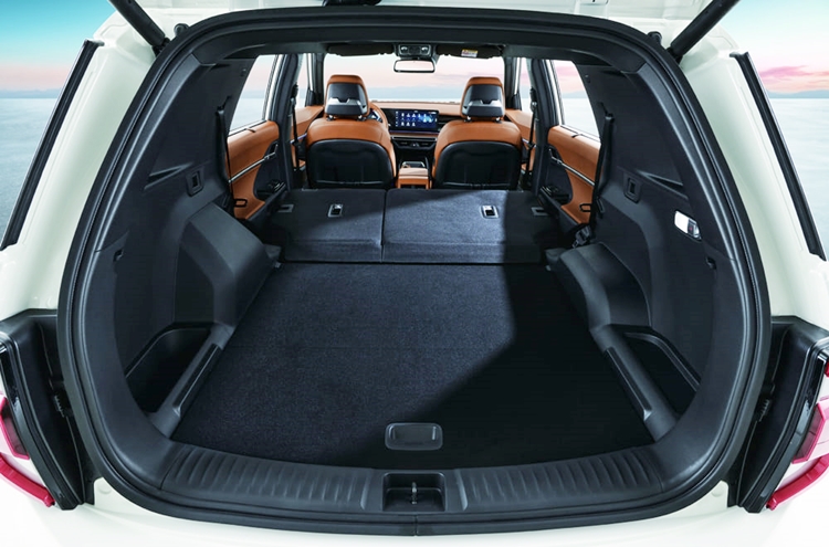 KGM 토레스 HEV 트렁크는 넉넉한 공간을 갖췄다. / KGM