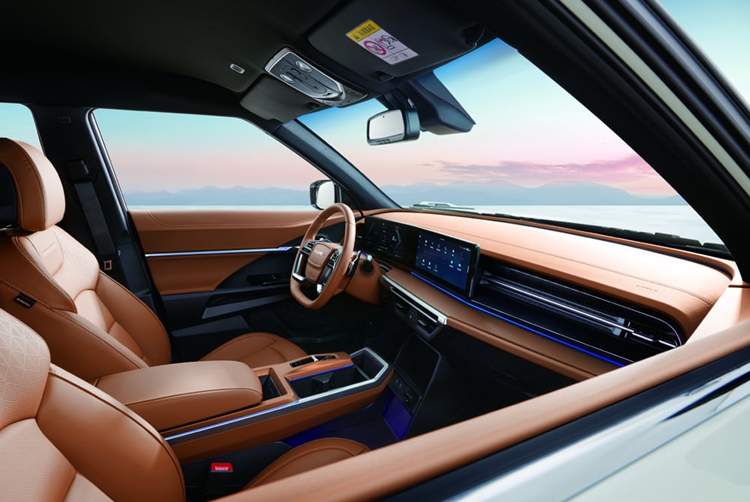 KGM 토레스 HEV 실내 인테리어는 수입차 느낌이 약간 느껴진다. / KGM