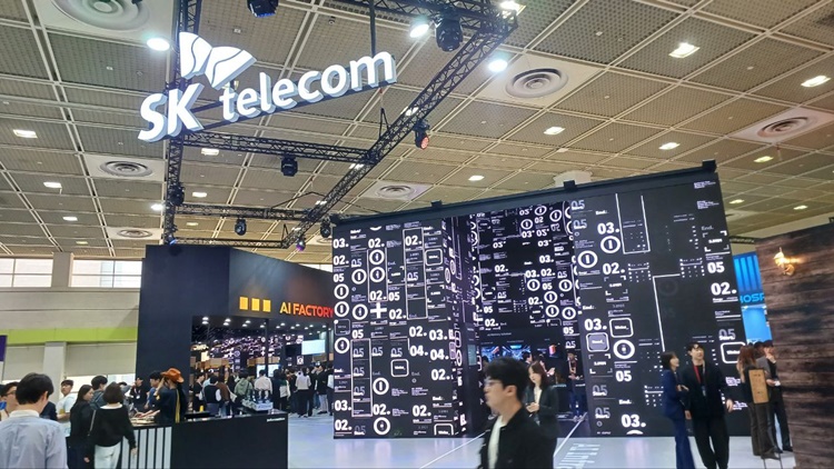 SKT 부스에서는 AI오피스 존에서 업무용 AI 에이전트 에이닷 비즈(A. Biz)를 체험할 수 있었다. / 조윤찬 기자