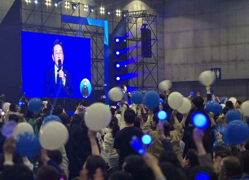 이재명 후보는 누적 득표율 89.77%를 기록하며 결선 투표 없이 본선 직행을 확정지었다. / 시사위크 