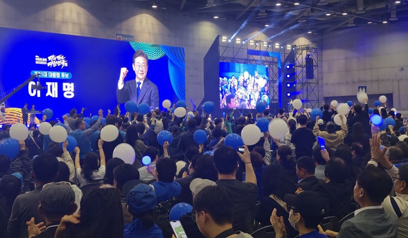이재명 후보는 이날 역대 최고 득표율로 민주당 대선후보로 선출됐다.  / 시사위크 