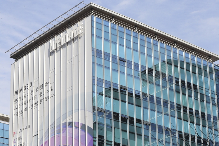 2일 디지털자산거래소 공동협의체는 코빗, 코인원, 빗썸, 고팍스 등 회원사 홈페이지를 통해 위믹스의 거래 지원을 종료한다고 공지했다. / 뉴시스
