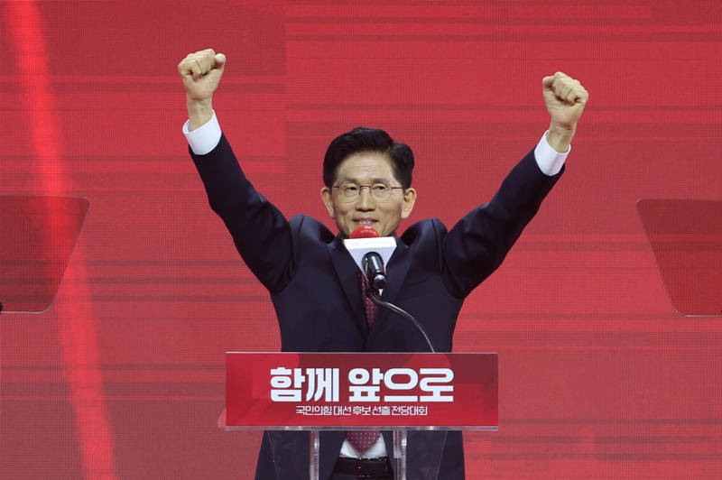 3일 경기 고양 킨텍스에서 열린 국민의힘 대선 후보 선출 전당대회에서 대선 후보로 선출된 김문수 후보가 수락연설을 하고 있다. / 뉴시스