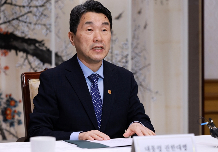 더불어민주당 ‘내란 은폐 및 알박기 인사 저지 특별위원회’가 한국마사회 회장 알박기 인사 중단을 촉구하는 공문을 이주호 대통령 권한대행(사회부총리 겸 교육부 장관)에게 발송했다. / 뉴시스