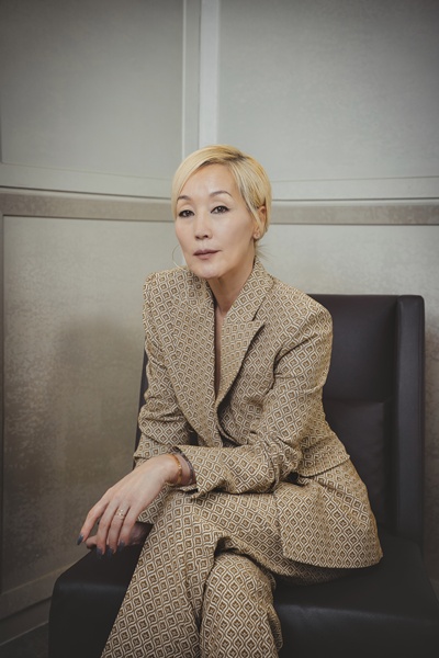 어떤 캐릭터를 만나도 전형성이 벗어난 연기를 보여주는 이혜영. / NEW, 수필름