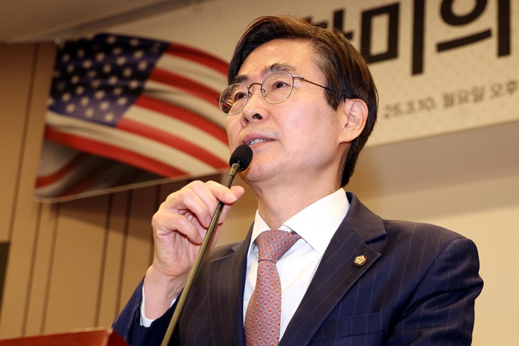 조경태 한미의원연맹 공동회장이 지난 3월 10일 오후 서울 여의도 국회 박물관에서 열린 한미의원연맹 창립총회에서 인사말을 하고 있다. /뉴시스