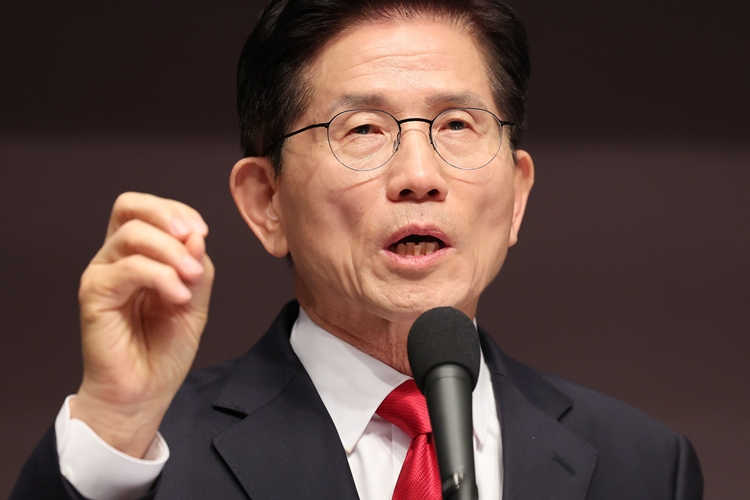 김문수 국민의힘 대선 후보가 8일 서울 중구 프레스센터에서 열린 관훈클럽 초청 토론회에서 기조연설을 하고 있다. / 뉴시스