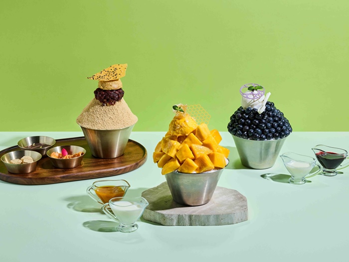 (사진 왼쪽부터) 더라운지 우도 땅콩 팥빙수, 망고 빙수, 블루베리 빙수. / 한화호텔앤리조트