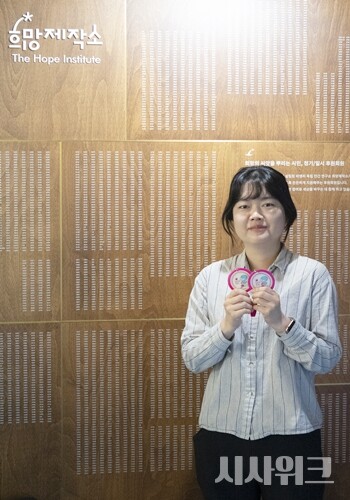 임산부 배지 모으기 캠페인이 임산부 배려 문화 정책 개선의 작은 씨앗이 되길 바라는 희망제작소 이규리 선임연구원. / 사진=이민지 기자