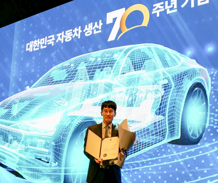 금호타이어(대표 정일택)가 ‘제 22회 자동차의 날’을 맞아 자동차산업 발전 유공자에 선정되는 영예를 안았다.