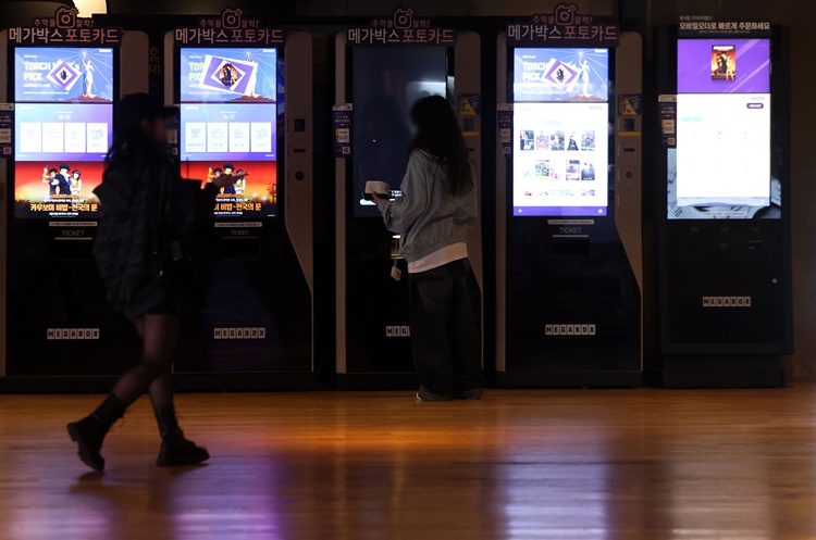 4월에도 극장가 부진이 이어졌다. / 뉴시스