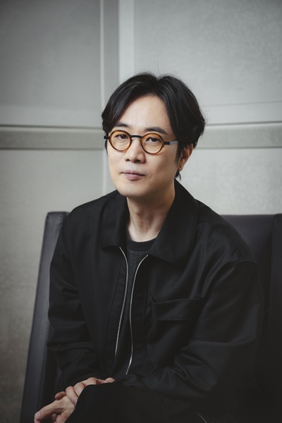 영화 ‘파과’로 돌아온 민규동 감독. / NEW,  수필름
